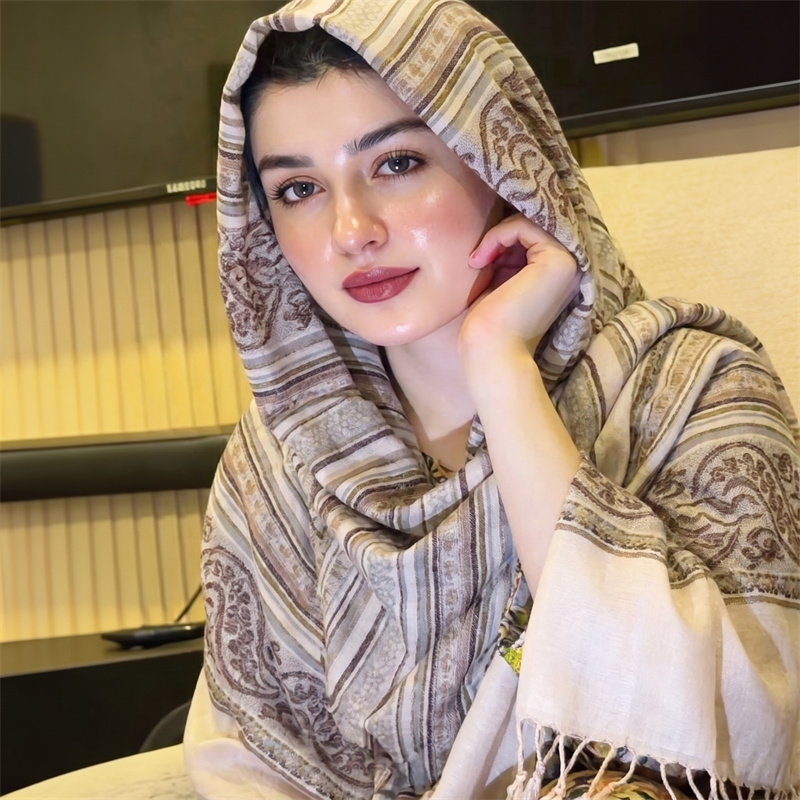 Vintage Fashion Hijab - حجاب نسائي عصري بنقشة بيزلي عتيقة،