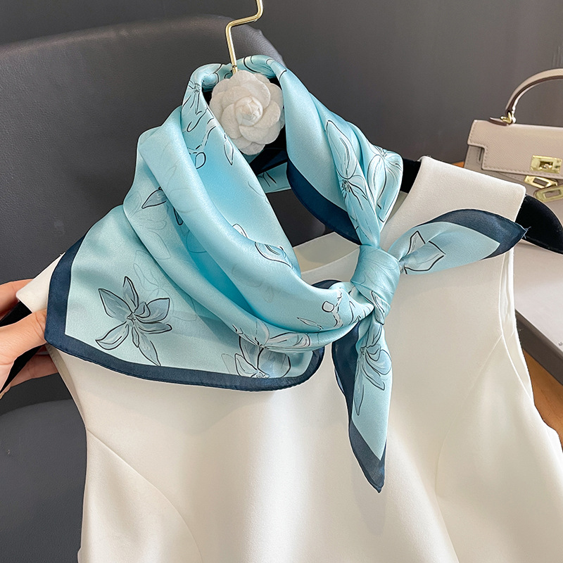 وشاح حريري مربع صغير 53x53 سم  - مراجعة Vintage Fashion Hijab وسعره