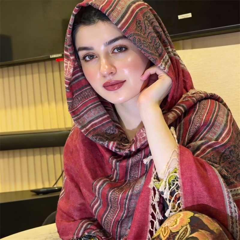 حجاب نسائي عصري بنقشة بيزلي عت - مراجعة Vintage Fashion Hijab وسعره